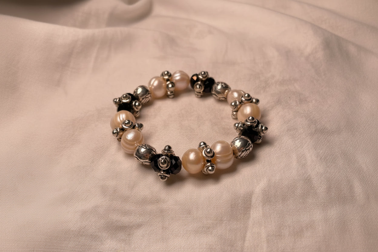 The Pearl Bracelet