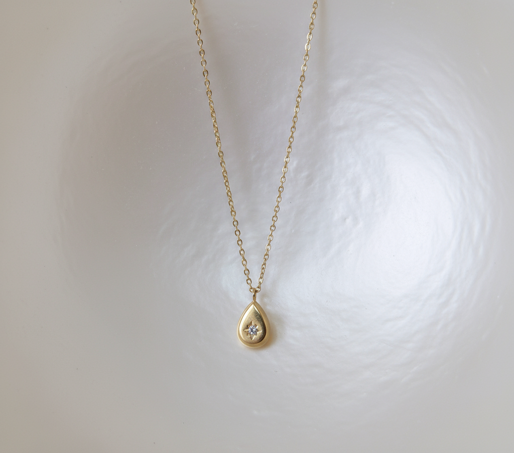 The Nova link neckline