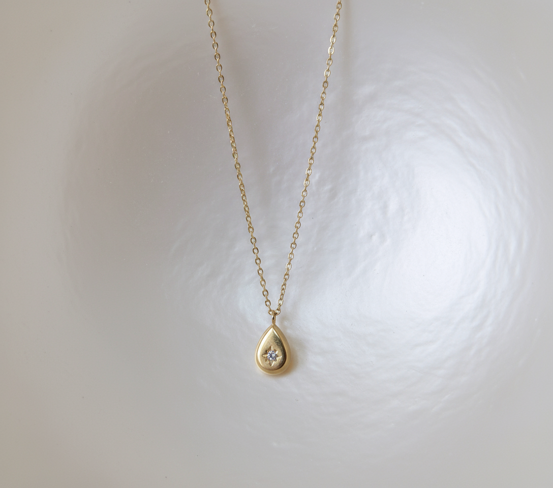 The Nova link neckline