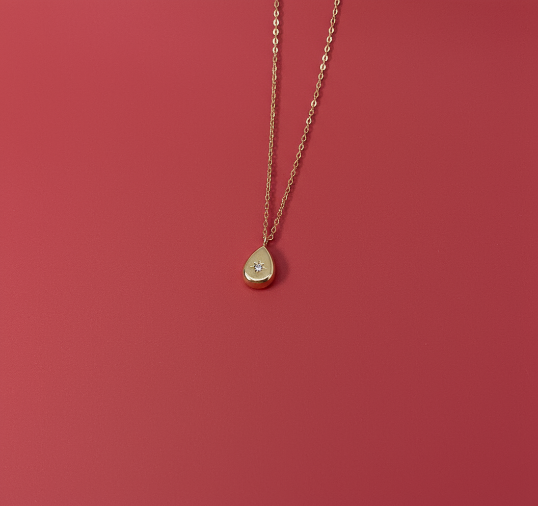 The Nova link neckline