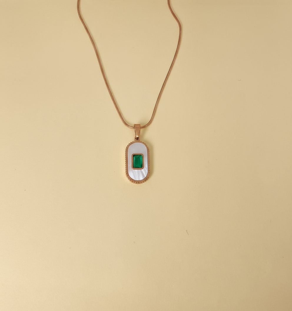 The Minimalist neckline