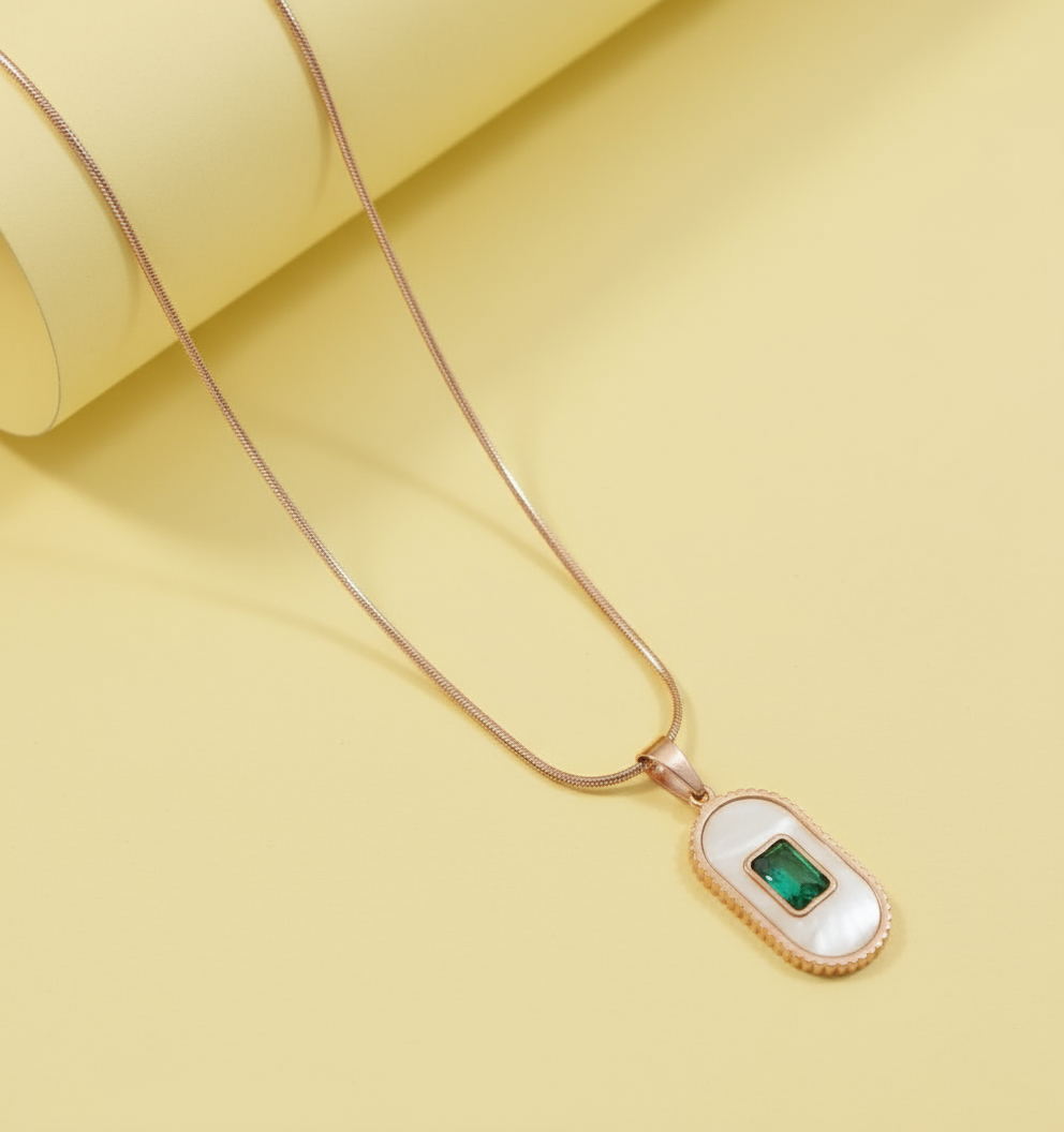 The Minimalist neckline