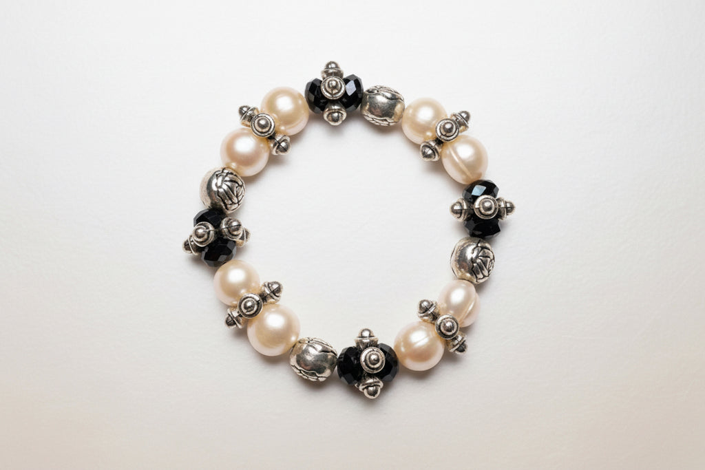 The Pearl Bracelet