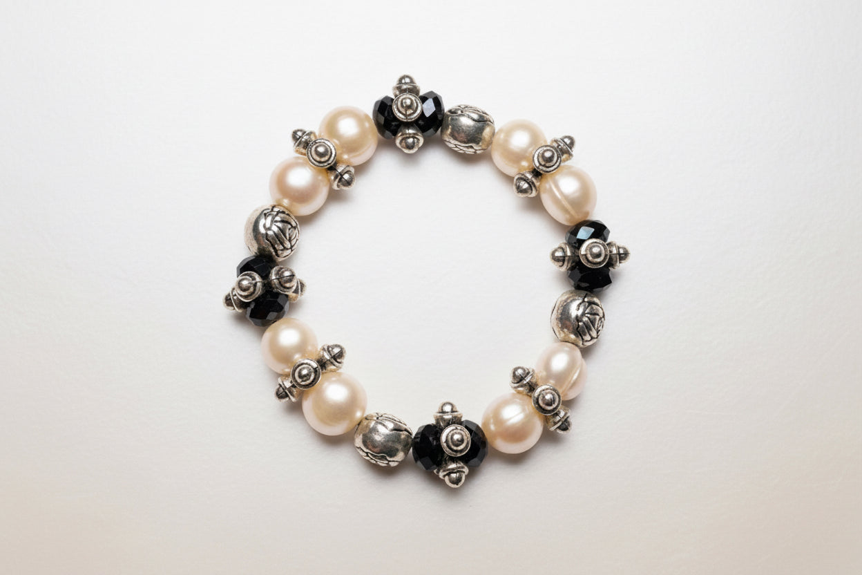 The Pearl Bracelet